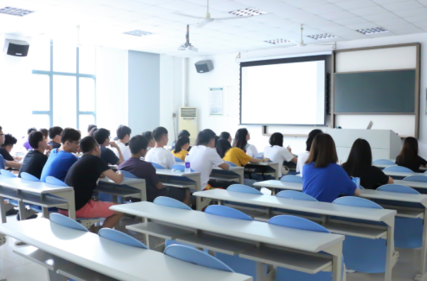 宝贵的时光用来刷题和追求高分部分学生放弃感兴趣却难度较高的课程