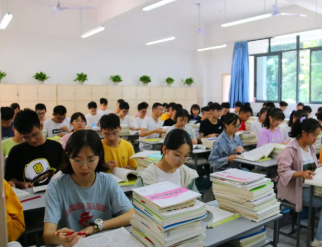 前瞻配备教育资源进步资源供应建立高中学龄人口动态监测预警机制